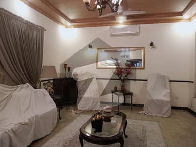 ڈی ایچ اے فیز 2 - بلاک ٹی فیز 2,ڈیفنس (ڈی ایچ اے),لاہور میں 5 کمروں کا 1 کنال مکان 6.9 کروڑ میں برائے فروخت۔