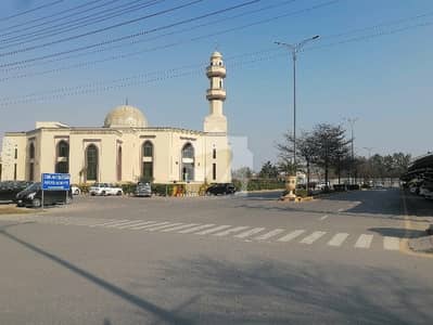 10 Marla Flat In Stunning Askari 11 Is Available For sale