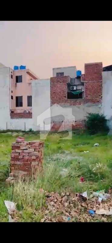 کینال گارڈن لاہور میں 10 مرلہ رہائشی پلاٹ 1.35 کروڑ میں برائے فروخت۔ کینال گارڈن لاہور میں 10 مرلہ رہائشی پلاٹ 1.35 کروڑ میں برائے فروخت۔