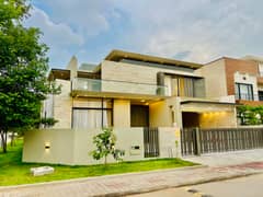 Modern Design House Near To Central Park For Sale