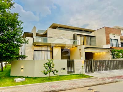 Modern Design House Near To Central Park For Sale