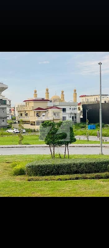 10 Marla possessionable plot for sale 10 Marla possessionable plot for sale