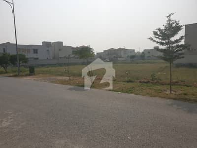 ڈی ایچ اے فیز 8 - بلاک ایکس فیز 8,ڈیفنس (ڈی ایچ اے),لاہور میں 1 کنال رہائشی پلاٹ 3.1 کروڑ میں برائے فروخت۔