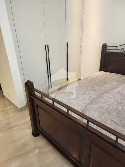 1 Bed Brand New Furnished Apartment   Zameen Aurum Gulberg