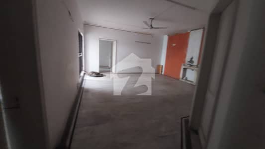 2.5 Kanal Hot Location House MM Alam Road