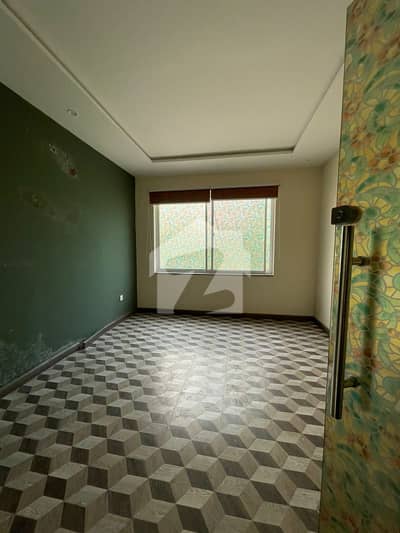1150 Square Feet Shop Link MM Alam Road Gulberg For Rent
