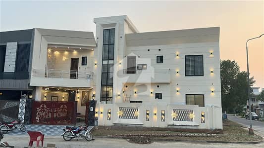 8.5 Marla Beautiful 5 Bed House Available In DC Colony Gujranwala