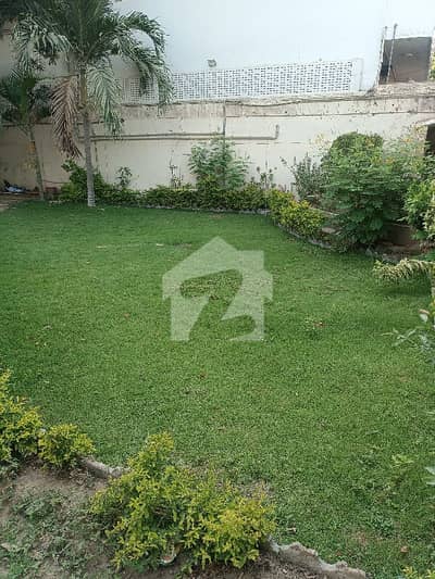 گلشنِ اقبال - بلاک 7 گلشنِ اقبال,گلشنِ اقبال ٹاؤن,کراچی میں 11 کمروں کا 2 کنال دفتر 6.5 لاکھ میں کرایہ پر دستیاب ہے۔