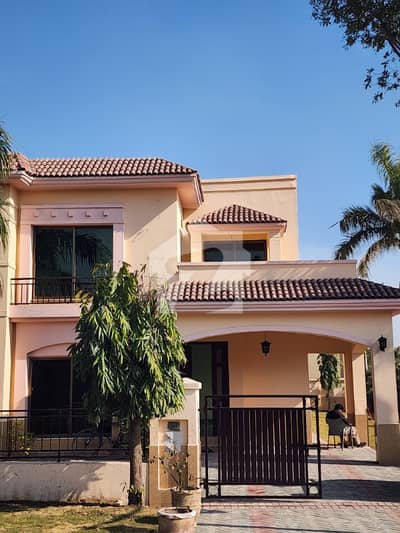 1 Kanal Used Ultra Luxury House Corner + 80 Feet Road For Sale In Lake City Sector M1