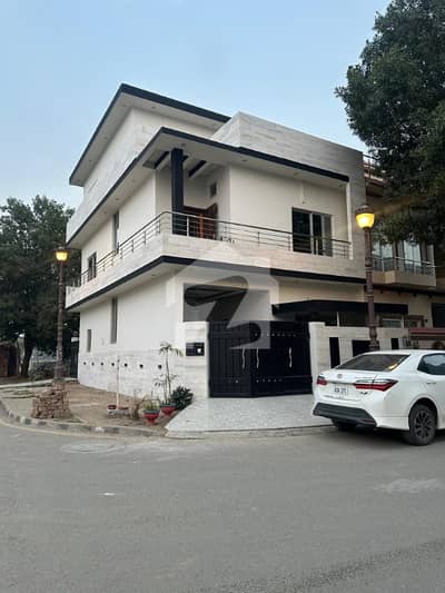 5.75 Marla Used Corner House For Sale In Lake City Sector M7b