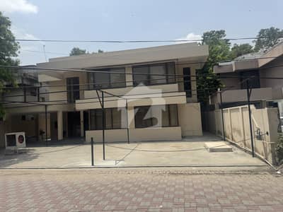 گلبرگ 5 گلبرگ,لاہور میں 5 کمروں کا 1 کنال مکان 10.5 کروڑ میں برائے فروخت۔