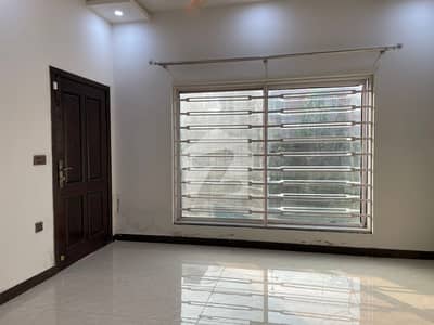 10 Marla Brand New Portion For Rent In Bahria Town Lahore Sector C 10 Marla Brand New Portion For Rent In Bahria Town Lahore Sector C