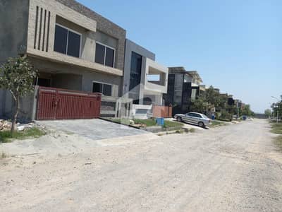 Prime Location - 5 Marla Plot for Sale in Block C, Gulberg Residencia