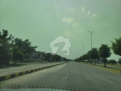 ڈی ایچ اے فیز 7 - بلاک وائے فیز 7,ڈیفنس (ڈی ایچ اے),لاہور میں 1 کنال رہائشی پلاٹ 4.4 کروڑ میں برائے فروخت۔