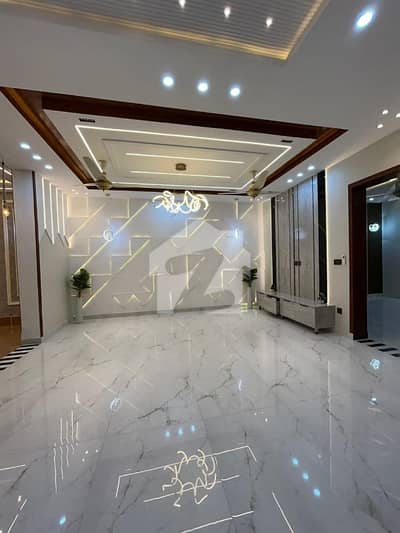 Central Park Housing Scheme  1 Kanal uper portion available for rent vip location near to park masjid and Commercial market