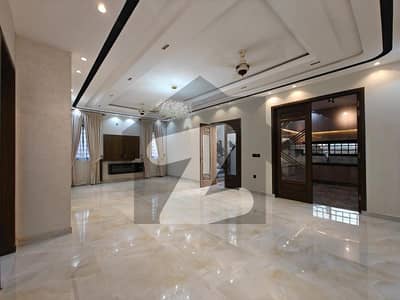 10 Marla House For Rent In Bahria Town Lahore - Prime Location Sector C