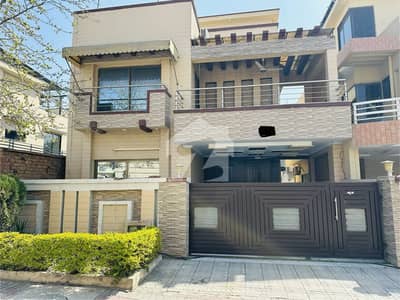 10 Marla Used House Prime Location