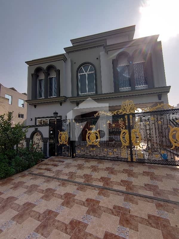 ایل ڈی اے ایوینیو ۔ بلاک جے ایل ڈی اے ایوینیو,لاہور میں 6 کمروں کا 10 مرلہ مکان 3.8 کروڑ میں برائے فروخت۔ ایل ڈی اے ایوینیو ۔ بلاک جے ایل ڈی اے ایوینیو,لاہور میں 6 کمروں کا 10 مرلہ مکان 3.8 کروڑ میں برائے فروخت۔