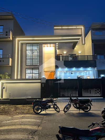 10 Marla Designer Modern House Is Up For Sale