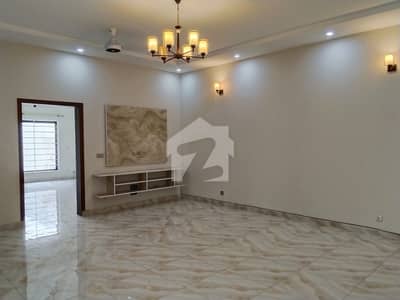 10 Marla Designer Upper Portion Ground Locked Available For Rent Very Near To Mosque Market And Park Easy Access To Expressway In Sector E
