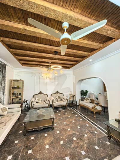 10 MARLA 4 BEDROOM DOUBLE UNIT  DRWING DINING