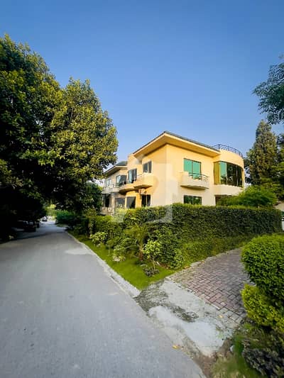 3-Bedroom Upper Portion | Park Facing | Service Road | Long-Term Family Tenants Preferred