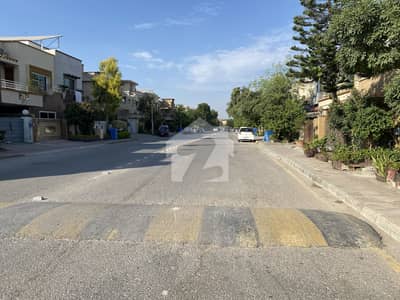 10 MARLA BOULEVARD CORNER