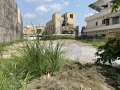 11 MARLA PLOT PASSION UTILITY MAP AND 1 MARLA EXTRA LAND PAID