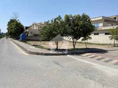 20 MARLA BOULEVARD CORNER PLOT