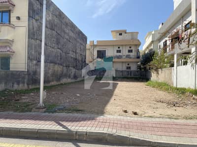 11 MARLA SIZE 35/70 Plot Is Available