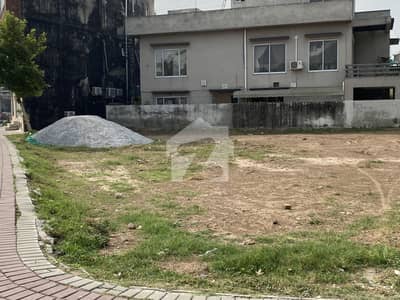 Prime Location Boulevard Corner With Extra Land Paid