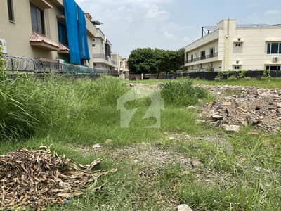 Kanal Boulevard Prime Location Plot