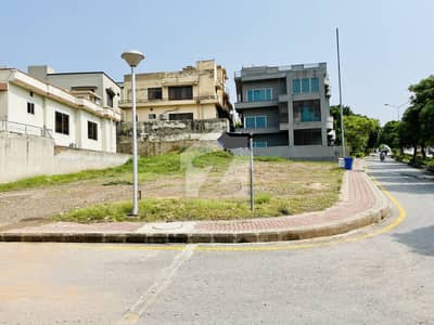 Kanal Corner With 4 Marla Extra Land Paid In Prime Location Bahria Town Phase 2