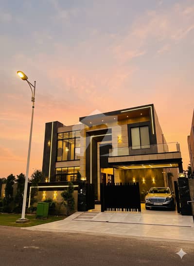 A Well-Proportioned Slightly Used Owner Built In Z2 Block 1 Kanal House In Prime DHA