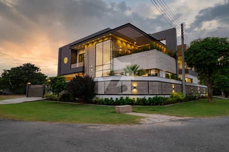 An Impressive 1 Kanal Residence with True Presence