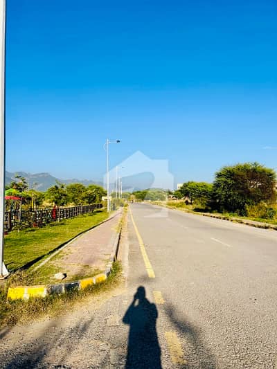 ڈی ۔ 12/3 ڈی ۔ 12,اسلام آباد میں 1 کنال رہائشی پلاٹ 9.5 کروڑ میں برائے فروخت۔