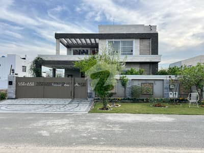 1 Kanal Park-Facing House For Sale Near Main Boulevard Slightly Used