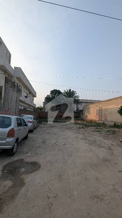1 Kanal Semi-Commercial House + 1 Kanal Plot For Parking Ideal For Silent Office / Medical Billing / COD /School / Academy 60 Ft Main Road Wapda Town.