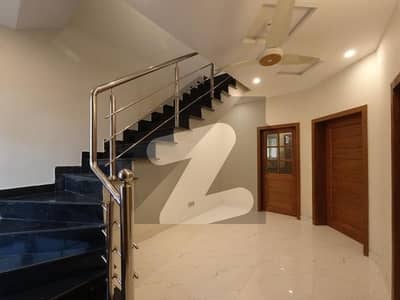 BEAUTIFUL LOCATION HOUSE FOR RENT ON MAIN DOUBLE ROAD CORNER EXTRA LAND
