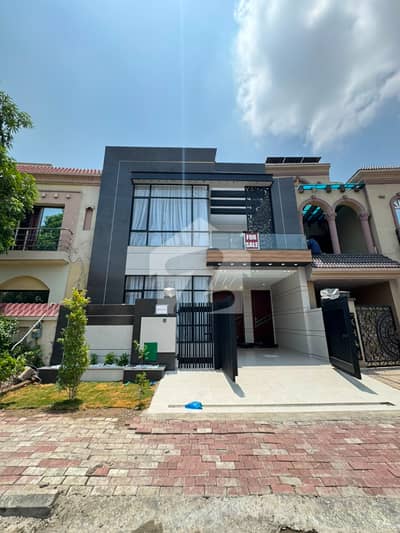 5 Marla Brand New House | Near Park & Main Road | Bahria Town Lahore | 3.25 Crore 5 Marla Brand New House | Near Park & Main Road | Bahria Town Lahore | 3.25 Crore