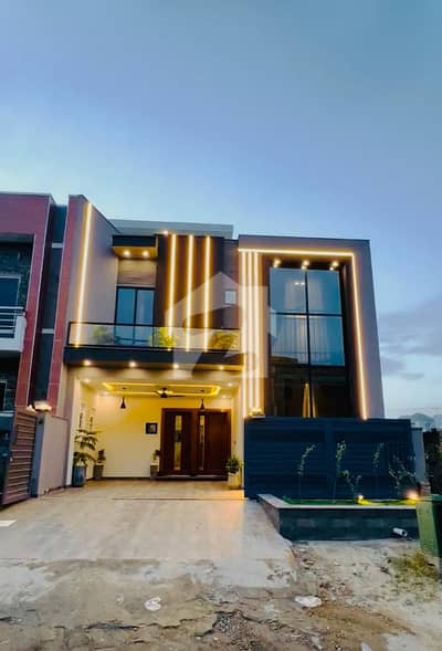 MPCHS B-17 E Block 30x60 house For sale