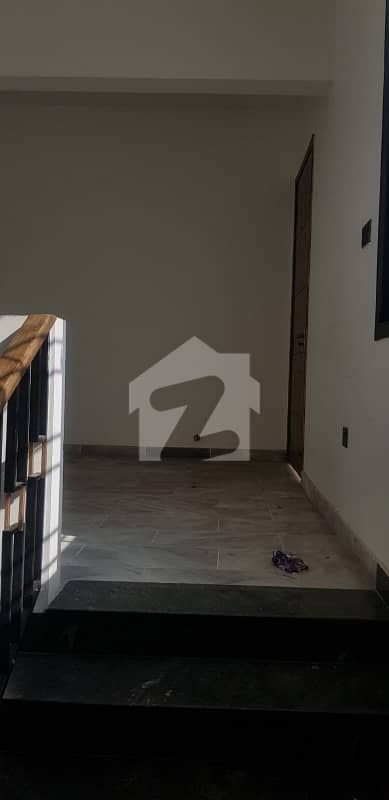 Prime Location In Shaheed Millat Road Flat Sized 250 Square Yards For Rent