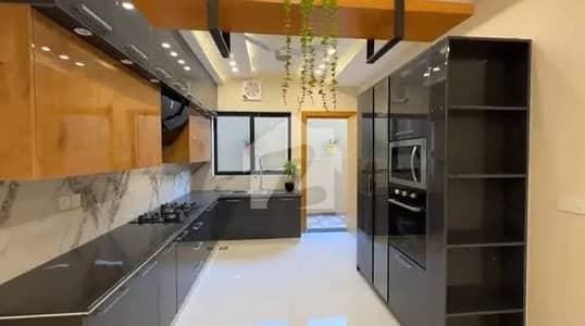 بحریہ ٹاؤن فیز 8 بحریہ ٹاؤن راولپنڈی,راولپنڈی میں 6 کمروں کا 7 مرلہ مکان 3.2 کروڑ میں برائے فروخت۔