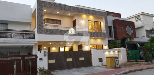 بحریہ ٹاؤن فیز 8 بحریہ ٹاؤن راولپنڈی,راولپنڈی میں 5 کمروں کا 10 مرلہ مکان 3.35 کروڑ میں برائے فروخت۔