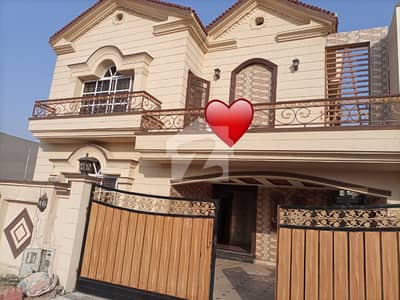 بحریہ ٹاؤن فیز 8 بحریہ ٹاؤن راولپنڈی,راولپنڈی میں 5 کمروں کا 10 مرلہ مکان 3.05 کروڑ میں برائے فروخت۔