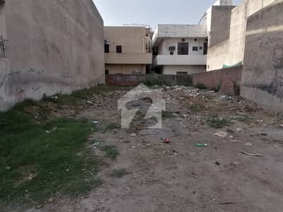 مرغزار آفیسرز کالونی لاہور میں 10 مرلہ رہائشی پلاٹ 2.5 کروڑ میں برائے فروخت۔