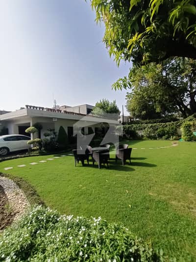 2 Kanal beautiful bungalow available for rent in Gulberg near main boulevard