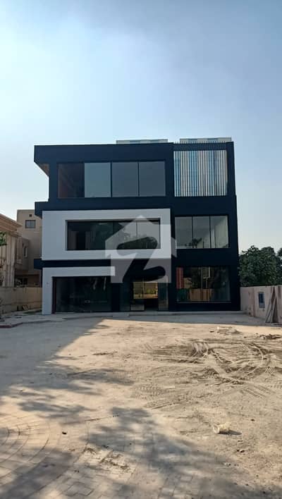 Building available for rent in Gulberg near Main boulevard Building available for rent in Gulberg near Main boulevard