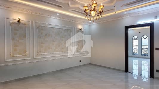 ایل ڈی اے ایوینیو ۔ بلاک ایم ایل ڈی اے ایوینیو,لاہور میں 6 کمروں کا 10 مرلہ مکان 3.4 کروڑ میں برائے فروخت۔