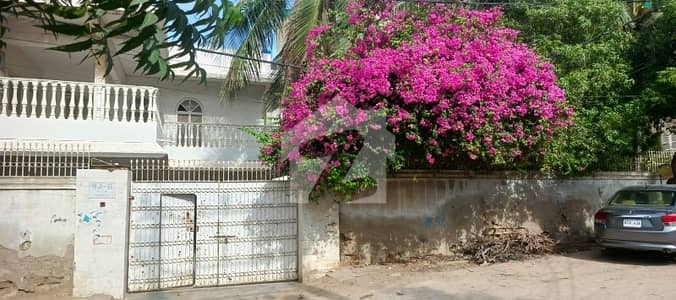 Get An Attractive Prime Location House In Karachi